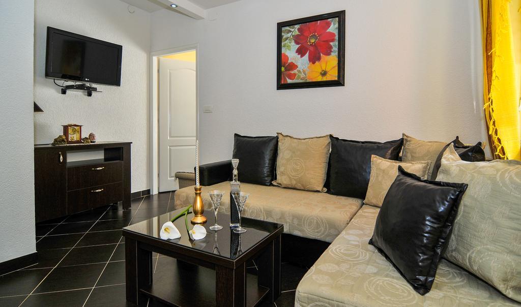 Apartments Scepanovic Tivat Buitenkant foto