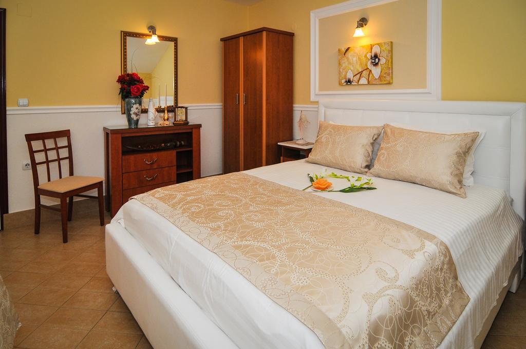 Apartments Scepanovic Tivat Buitenkant foto